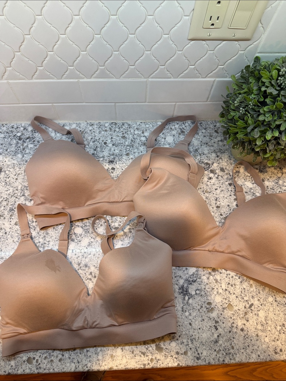 Kindred Bravely nursing pumping Nude Wireless Seamless Bra 3 size large